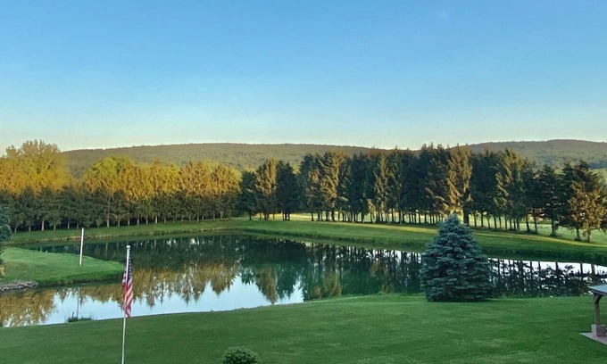 Baraboo Resort | Garden Room near Devils lake and Wisconsin Dells