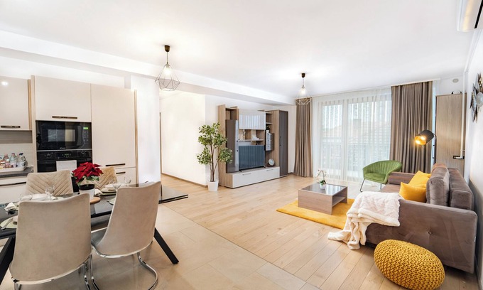 Timisoara Apartment | Garden side Emma accommodation in Monarh Tower