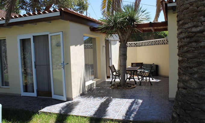 Tazacorte Apartment | Garden studio with pool and sea view