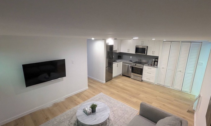 North Vancouver House | Garden suite unit in North Vancouver