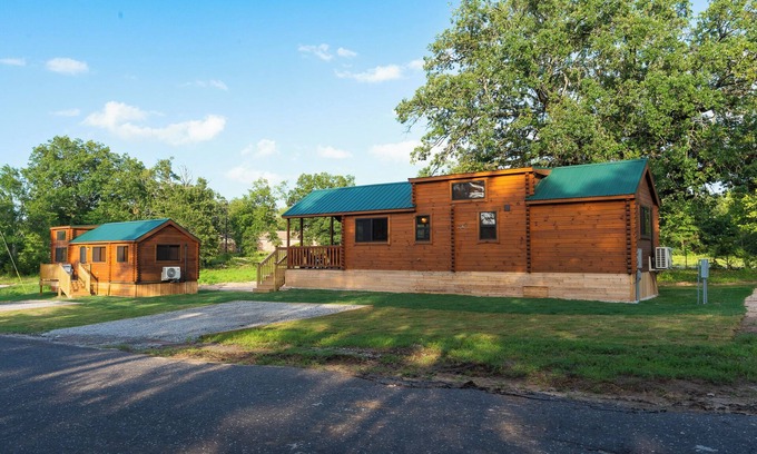 Lindale Cabin | Garden Valley Getaway