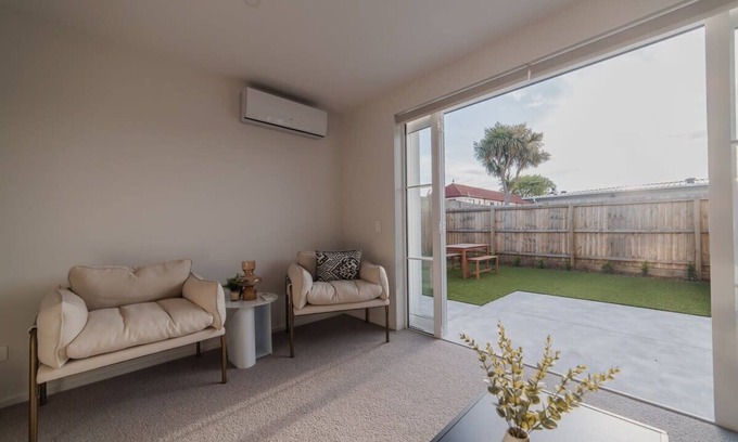 Christchurch House | Garden View 2-Bedroom Getaway in Christchurch