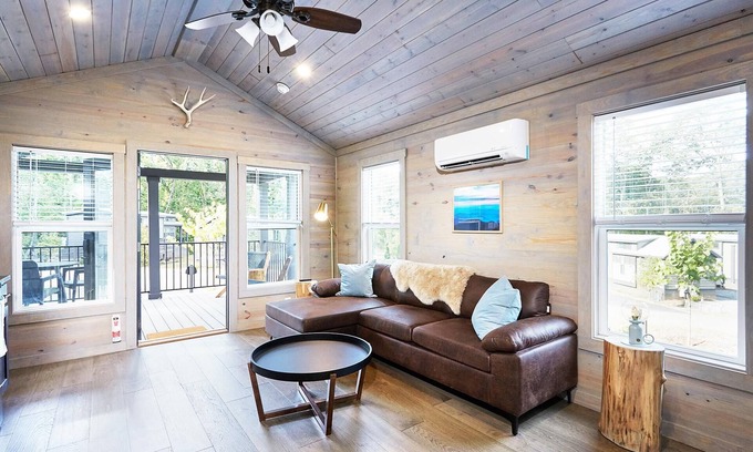 Arden Ski Chalet | Garden View Cabin .