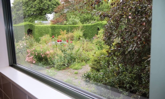 Leithfield Cottage | Garden View Country Cottage