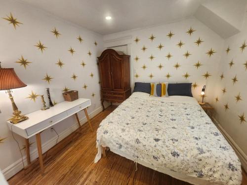 East Side Apartment | Garden View double room suite at Trout Lake