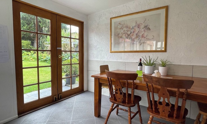 Engadine House | Garden View Entire Self Contained Guesthouse