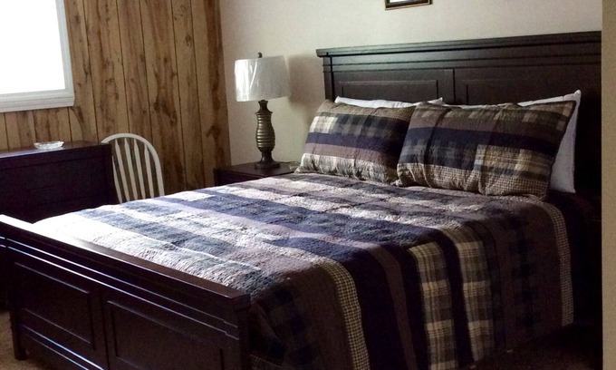 Westfield Apartment | Garden View- Perfect Getaway, Private Unit. Wifi, Patio, Smart TV, AC.