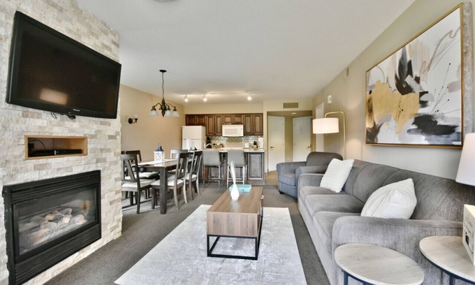 Oro-Medonte Apartment | Garden View Suite with Jacuzzi tub & Full Kitchen