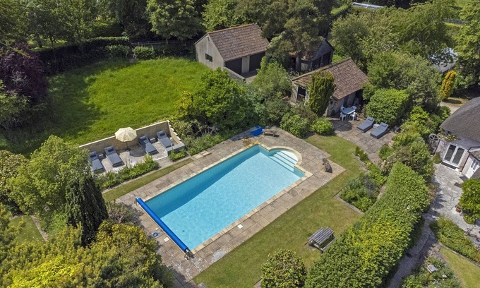 Buckland Newton Cottage | Gardener's Cottage -Tastefully furnished spacious cottage - perfect for family gatherings!