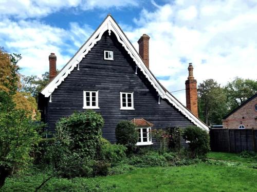 Knebworth House | Gardener's Cottage, Knebworth Park