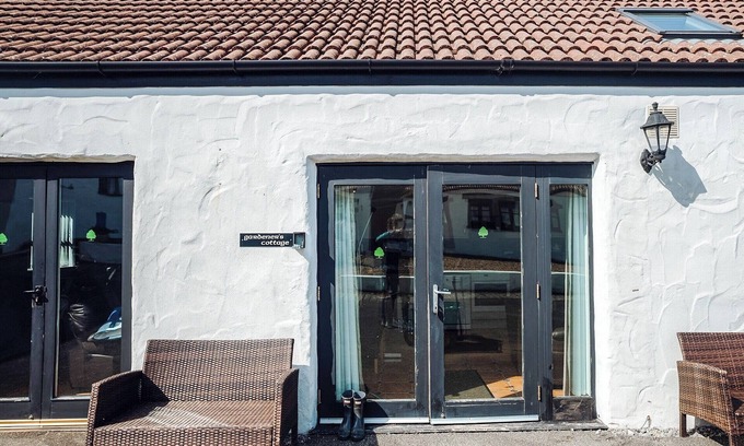 Lydstep Cottage | Gardener's Cottage - UK6713