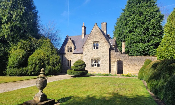 Newark upon Trent Cottage | Gardeners Cottage in the grounds of Newstead Abbey- home of the Poet Lord Byron