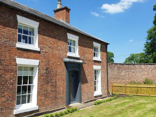 Cosford House | Gardeners Cottage