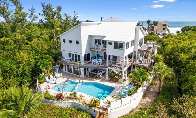 Stuart House | Gardens @ Bathtub Beach: 11BR/7BA Ocean2River, Pool, Spa, Elevator, Dock, Beach!