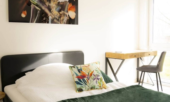 Dormagen Apartment | Gardenview apartment no. 6 on the 1st floor right (garden view, balcony)