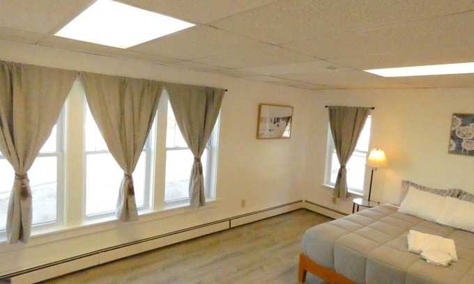 Gardiner Apartment | Gardiner, ME - (508 W #3) Beautiful Furnished 2-Bedroom Apt