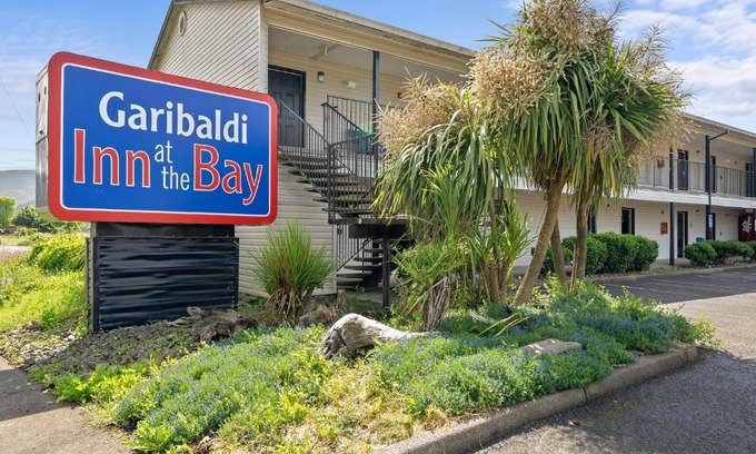 Garibaldi Hotel | Garibaldi Inn at the Bay