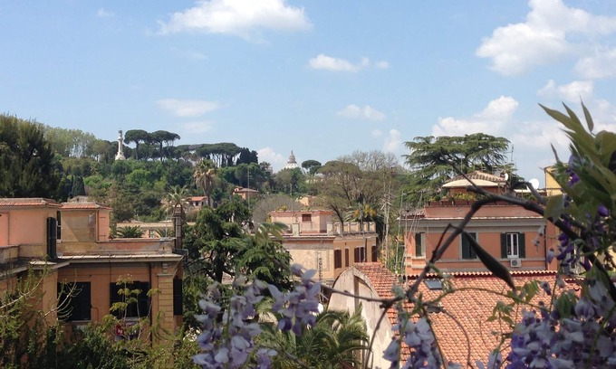 Trastevere Apartment | Garibaldi Roof Garden - Terrace with spectacular views of S. Peter and Gianicolo