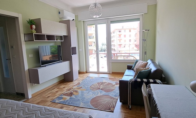 Sanremo Apartment | Garibaldino apartment 45sqm sea view, in the center of San Remo, bright terrace