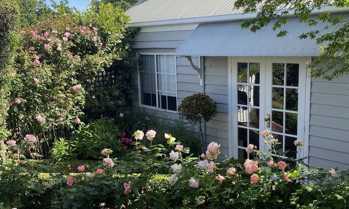 Hamilton Cottage | Garland Cottage Bed & Breakfast