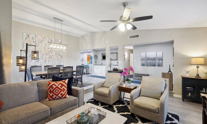 Garland House | Garlands Hidden Gem, 4 Bedrooms, Hot Tub, Patio