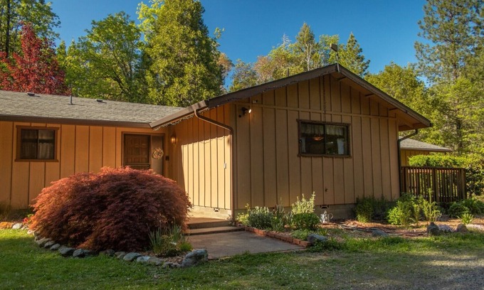 Cave Junction House | Garner House: Secluded woodland home; spacious & comfortable, in natural setting