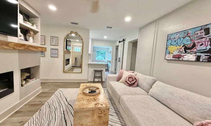 Tallahassee House | Garnet and Glam 1.2 miles from FSU Stadium 4-bedroom 2 bath house