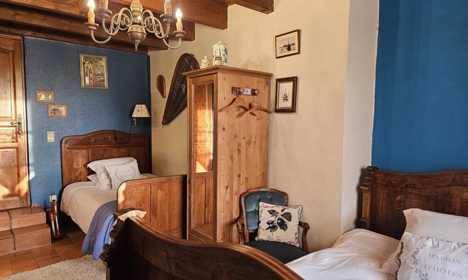 Sigalens Bed & Breakfast | Garonne" guest room, Nordic bath and swimming pool