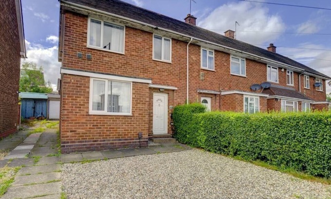 Stonnall Villa | Garrets Green House Perfect 2BR House with Parking & Garden close to Airport and NEC eco-Short Term Let by SILVA