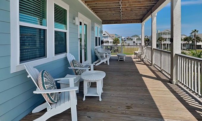 Pirates Beach West House | Garrett's Grotto | Spacious Home + 300 Yards to the Shore!