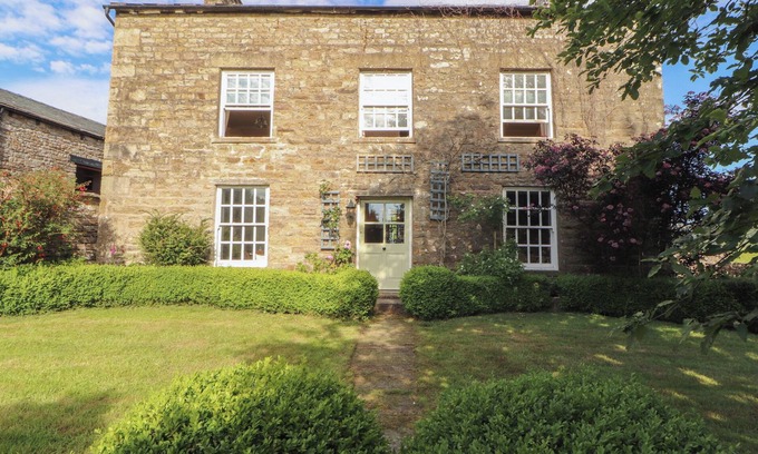 Sedbergh House | GARSDALE FOOT, pet friendly, character holiday cottage in Sedbergh