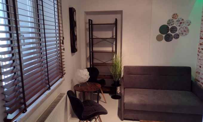 Jaslo Apartment | Garsoniera -w podwórzu
