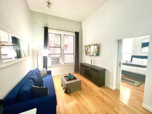 Gaslamp Quarter Hotel | Gaslamp 2bdrm - W Parking & 4 Beds #204