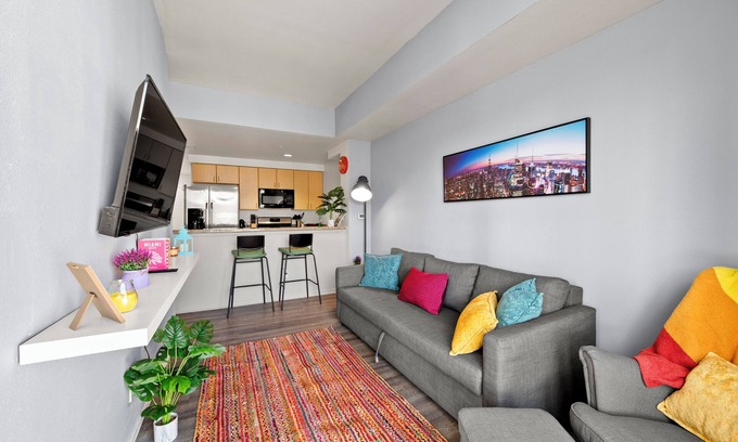 Pacific Terrace Condo | Gaslamp Gem Luxe 1 Bedroom w/BBQ , Pool, Free Parking
