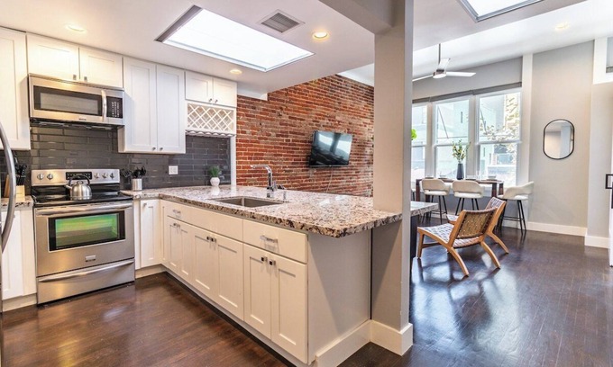 Gaslamp Quarter Apartment | Gaslamp Luxury 2BR: Queen Beds, Smart TV, AC
