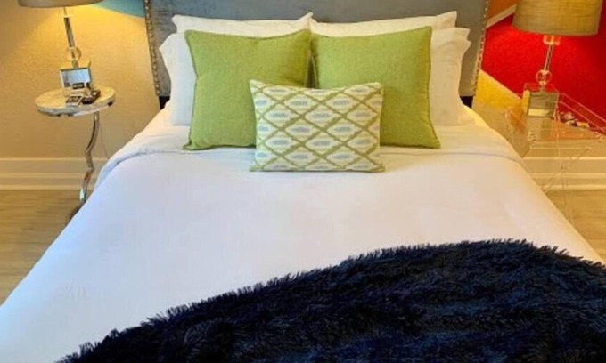 Cortez Hill Apartment | Gaslamp Studio! 150 restaurants within blocks!