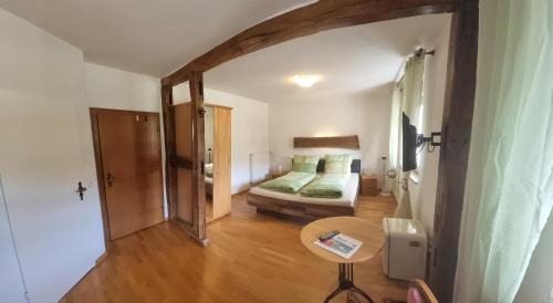 Sankt Aldegund Hotel | Gasthaus Korneli