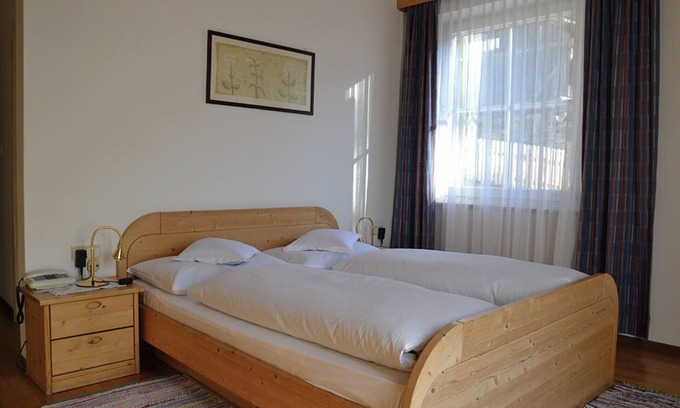 Santa Valburga Apartment | Gasthof Kirchsteiger 'Kirchsteiger Zimmer 4' with Lake View, Shared Terrace and Wi-Fi