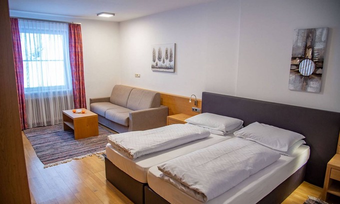Santa Valburga Apartment | Gasthof Kirchsteiger 'Zimmer 6' with Lake View, Shared Terrace and Wi-Fi