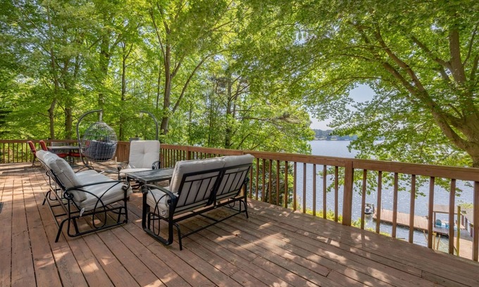 Littleton House | Gaston Getaway at Lake Gaston