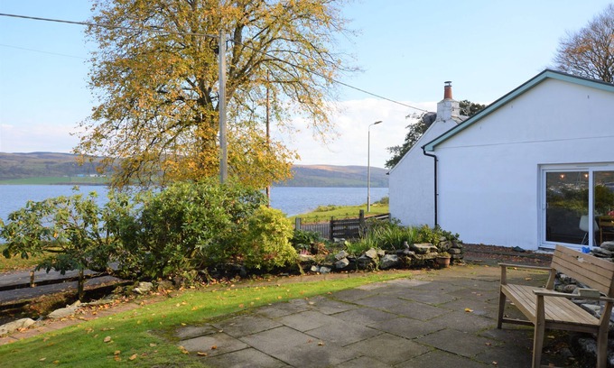 Tighnabruaich Cottage | Gate Cottage on the shore front, sleeping 6 persons.