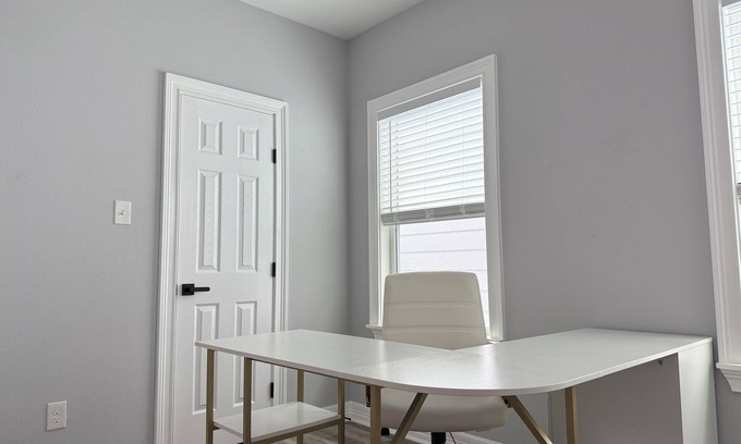 North Houston House | Gated 2BR Houston Home Near Med Center