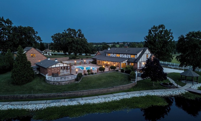 De Soto House | Gated 35-Acre De Soto Estate: Pool, Lake & Patio!