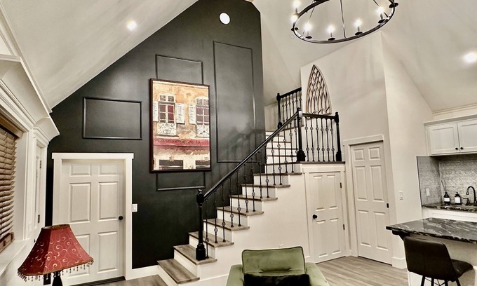 Lakewood House | Gated Carriage House Estate