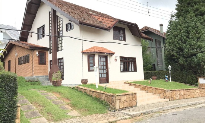 Centro House | Gated community house, 5 suites, 24-hour security, fireplace, barbecue, Wi-Fi.