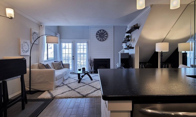 Fort Worth Condo | Gated Community Condo by Cultural District-Historic Stockyards-Hospitals