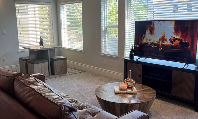 Midtown Sacramento Apartment | Gated Full loft apartment located in the heart of MIDTOWN!