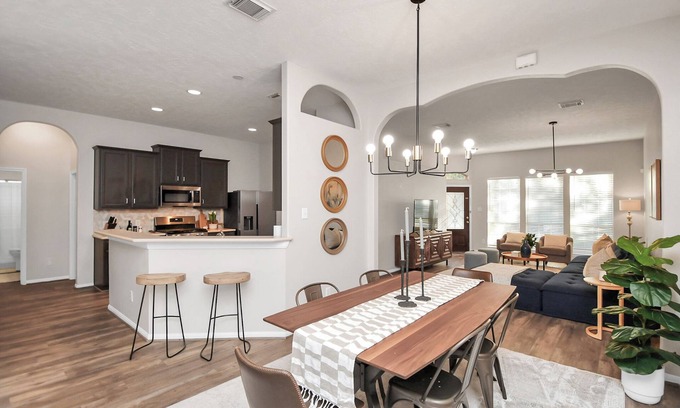 Falcon Point House | Gated Golf Course Home Near Cinco Ranch – Perfect for Remodels or Relocations!