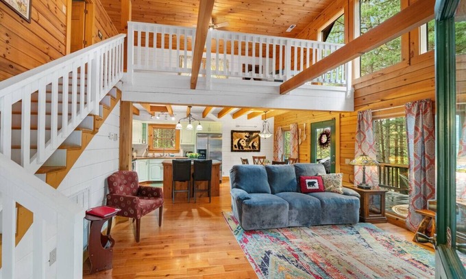 Vein Mountain Cabin | Gated neighborhood - Hot Tub & Fire Pit