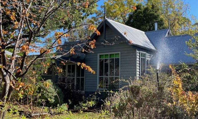 Rhyll Cabin | Gatehouse Cottage at Oaktree Lodge